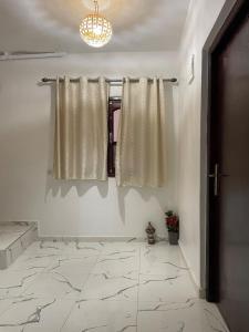 Private double or twin room with shared bathroom