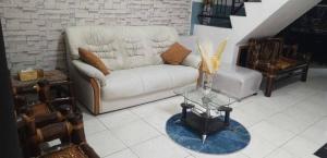 Axon Cozy Modern House Blue Unit Near The Walking Street