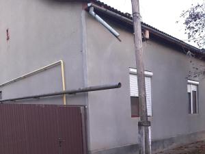 Будинок біля басейну