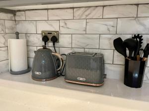 Van House - Brand New 4 BDR Business & Family