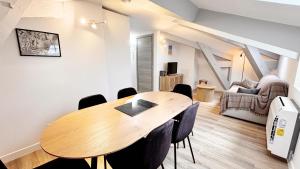 Proche gare, 5min Plage du Midi, T3, 6 personnes By Palmazur Vacances