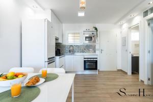 Beach Stay with Terrace & Sea View REF050