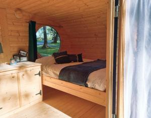 Nuit insolite dans un petit Hobbit en bois