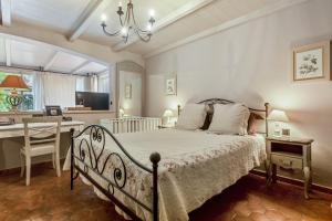 LArbousier -Le Mas des Bouteillans