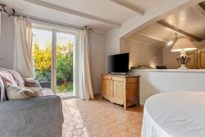 LArbousier -Le Mas des Bouteillans