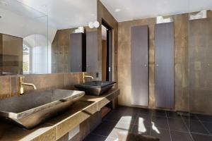 Luxury villa with spa and private lake