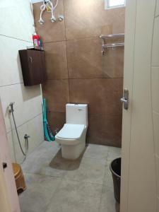 Serene 2BHK stay with balcony & breezy terrace