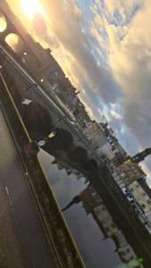 Modern 1 bedroom riverside apartment