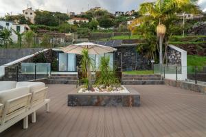 Calma Retreat - Pool & Lodge