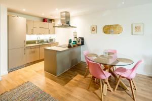 Modern 2-Bed Flat Near Canary Wharf & Greenwich