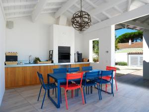 890 Les Barjottes - Modern Villa and Heated Pool