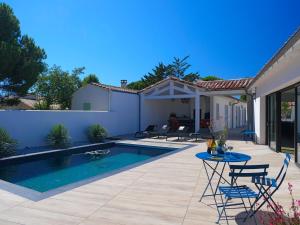 890 Les Barjottes - Modern Villa and Heated Pool