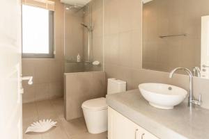 Villa L Light-Filled 2-Story Retreat in Plai Laem