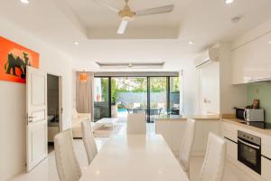 Villa L Light-Filled 2-Story Retreat in Plai Laem