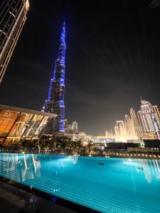 Downtown Luxury Full Burj Khalifa & Fountain Views - 4 Minutes Walk to Dubai Mall