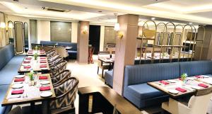 JK Clarks Exotica - Centrally Located with Stunning Valley View