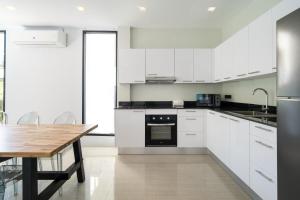 3-Story Pool Villa Near Kata Beach - UTK 4
