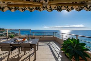 2-Br Panoramic Sea View & Beach Access