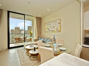Bright Apartment in JVC with Pool