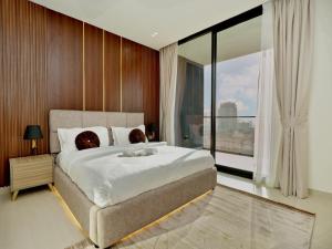 Bright Apartment in JVC with Pool