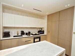 Bright Apartment in JVC with Pool