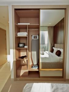 Bright Apartment in JVC with Pool