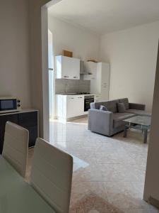 Modern 1st floor apartment with balcony - Casa Berto