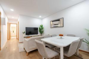 Bright & Cozy Apartment by HostWise