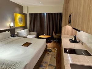 Cleo Suites at Novotel Hotel Residences near Makati