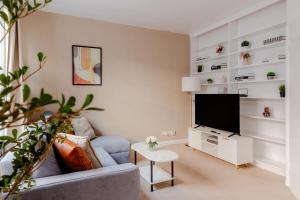 Chic 2BR APR by Soho & Oxford St!