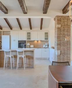 Spacious country villa with private pool