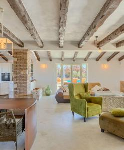 Spacious country villa with private pool