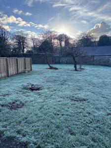Glamping Pod with a Hot Tub in Orchard