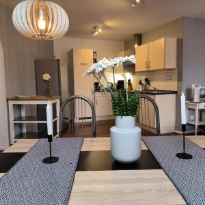2BR fully furnished apartment, 4min to RAB