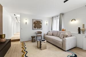 31 Flat 8 person St Lazare Galerie LaFayette Paris 8th