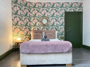 Promo Rate - Cozy 2BDR Flat by NourNest Apartments in Shepherds Bush near Westfield London & Notting Hill