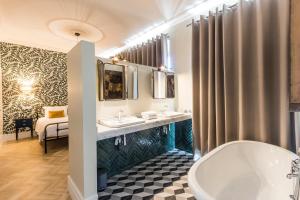 Santa Tecla - Safira