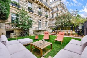 Prestigious Avenue Foch Apartment with Private Garden