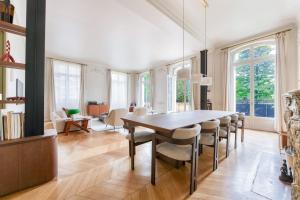 Prestigious Avenue Foch Apartment with Private Garden