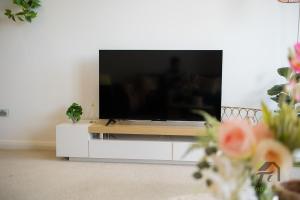 3 bedroom apartment in the bustling neighborhood of Arncliffe