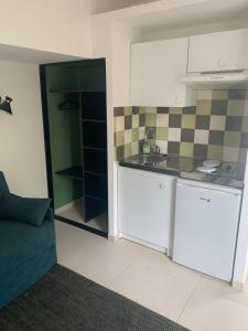 LE BRUSC studio 100 mètres plage du Cros au calme