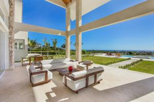 Premium Oceanfront Villa in Cap Cana - 6 Bedrooms, Pool, Private Cook, Golf Cart