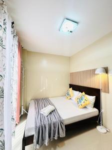 Yellow Townhouse near IT Park with WiFi and Washer