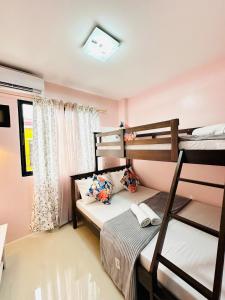 Yellow Townhouse near IT Park with WiFi and Washer