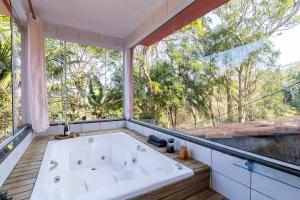 Sítio com 5 suítes , piscina, vista incrível