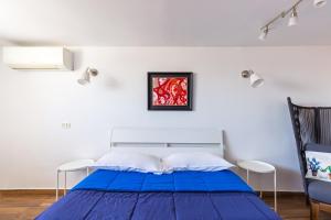 Viewsuvio Terrace at historical center by Napoliapartments