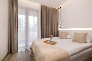 Rakowicka Brick Apartment near Station by Noclegi Renters