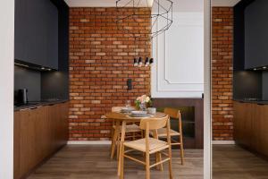 Rakowicka Brick Apartment near Station by Noclegi Renters