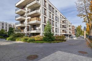 Rakowicka Brick Apartment near Station by Noclegi Renters