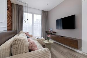 Rakowicka Brick Apartment near Station by Noclegi Renters